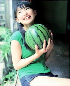 呼市网红吃瓜事件真相揭秘,揭秘背后真相与争议